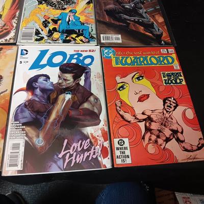 8 COMIC BOOKS (4)