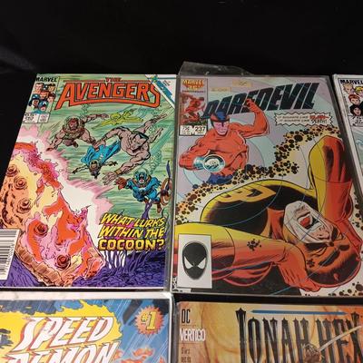 8 COMIC BOOKS (4)