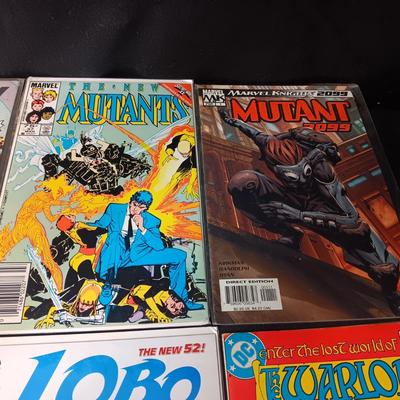 8 COMIC BOOKS (4)