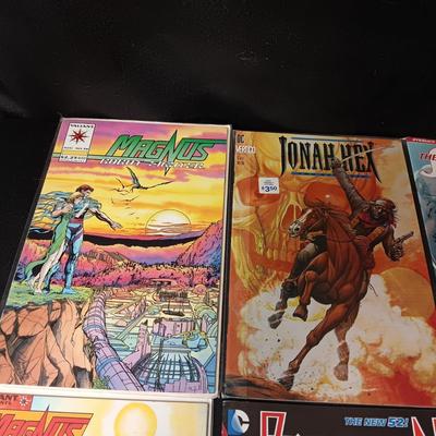 8 COMIC BOOKS (5)