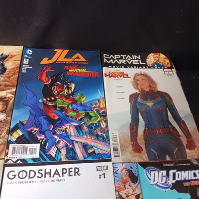 8 COMIC BOOKS (6)
