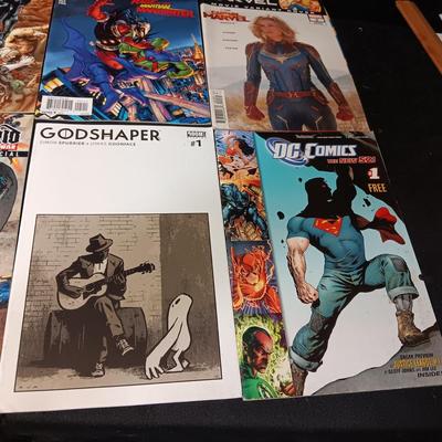 8 COMIC BOOKS (6)