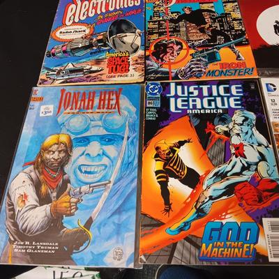 8 COMIC BOOKS (7)
