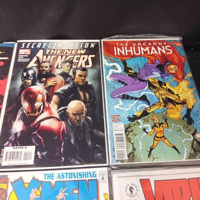 8 COMIC BOOKS (8)