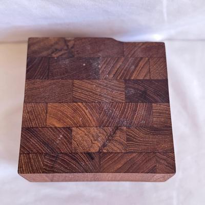 Dansk, Ernest Sohn Siamese, and Other Wooden Cutting Boards (K-DZ)