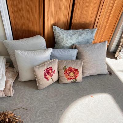Accent Cushions (PB-RG)