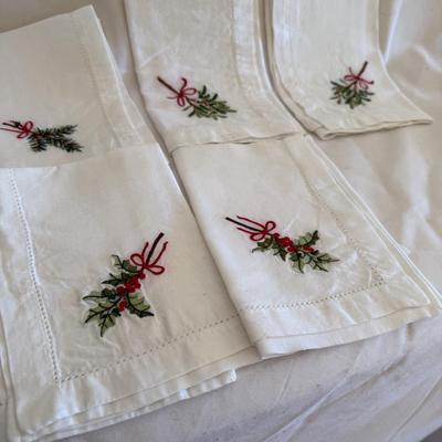 Portmeirion Holly & Ivy Christmas Dishes, Charleston Gardens Placemats, Holiday Dishtowels, Napkins and More (GB-BM)