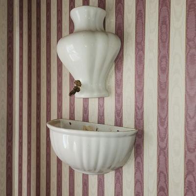 Faux wall fountain decor