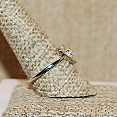 Size 10 ¼ Marked .925 Single Clear Round Stone Centered on a Horizontal Swirled HEART Ring on a Silver Band (2.5g)