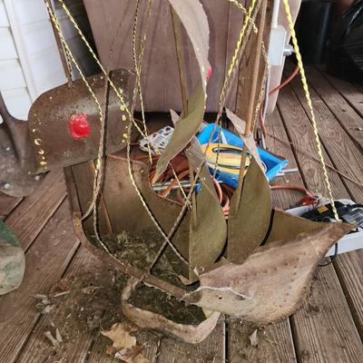 Metal decorative ship