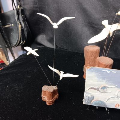 A WIDE VARIETY OF SEAGULLS