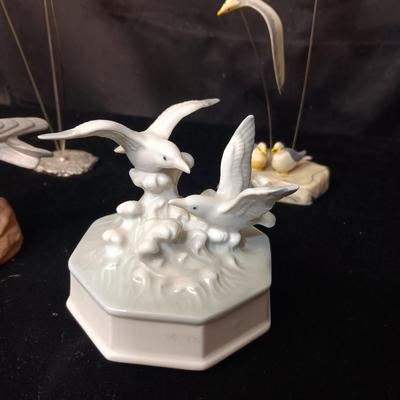 A SEAGULL MUSIC BOX, CERAMIC AND FLYING SEAGULLS TOO