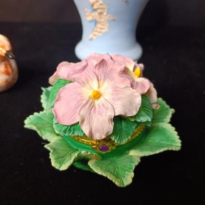GINGER JAR W/RAISED SEAGULLS, A SEAGULL FROM JUNEAU ALASKA AND A FLORAL MUSICAL TRINKET BOXMUS
