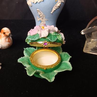 GINGER JAR W/RAISED SEAGULLS, A SEAGULL FROM JUNEAU ALASKA AND A FLORAL MUSICAL TRINKET BOXMUS