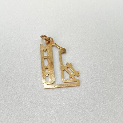 LOT 319: Gold Charms - #1 Mom 14KT, TW 0.47g and Italian Horn 18KT (750) TW 0.49g