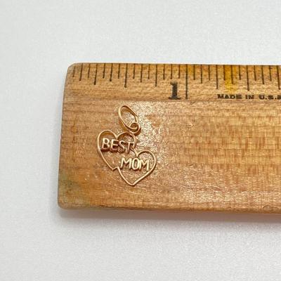 LOT 320: Gold Best Mom Charm - 14KT, TW 0.32g