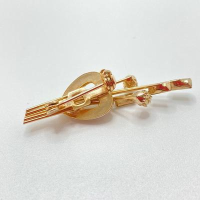 LOT 608: Fashion Jewelry Brooches with Rhinestones