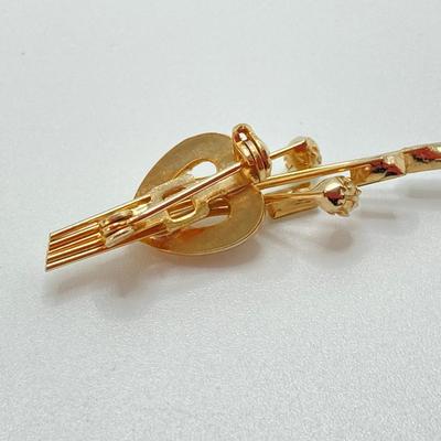 LOT 608: Fashion Jewelry Brooches with Rhinestones