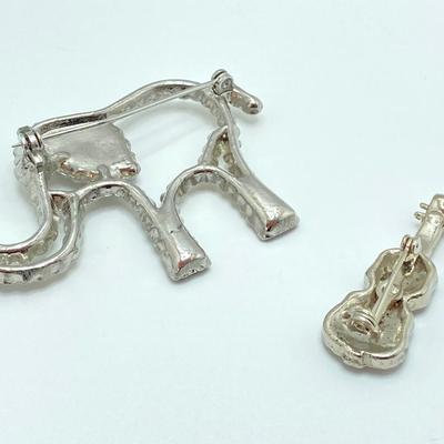 LOT 608: Fashion Jewelry Brooches with Rhinestones