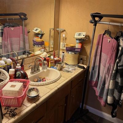 Lot 5: Bathroom & Misc Selection