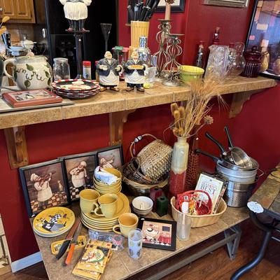 Lot 9: Coffee table, Side tables & home decor