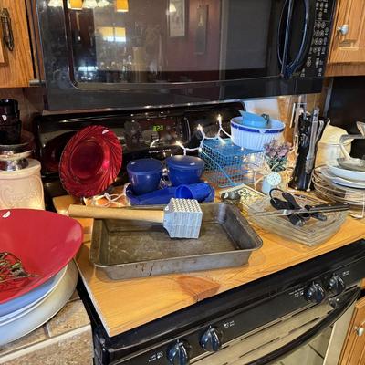 Lot 10: Kitchen Selection