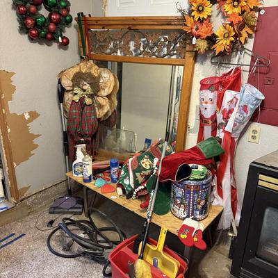 Lot 11: Home Decor