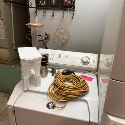 Lot 12: Appliances & decor