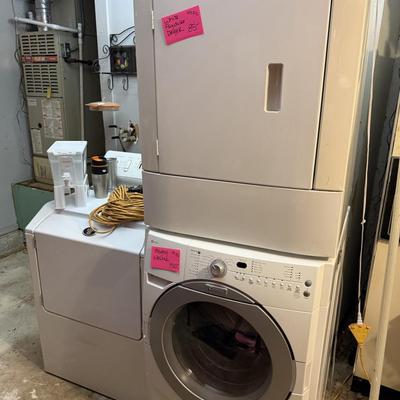 Lot 12: Appliances & decor
