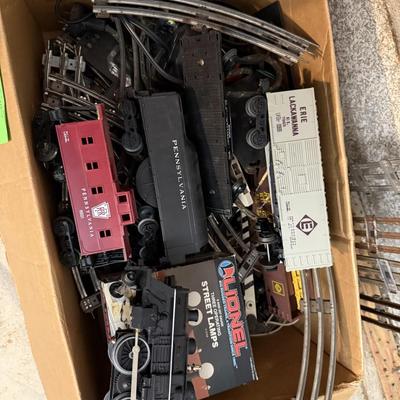 Lot 13: Lionel Trains items