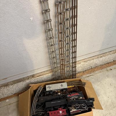 Lot 13: Lionel Trains items