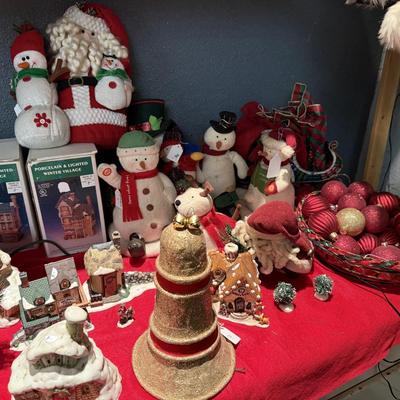 Lot 15: Holiday Selection (left side)
