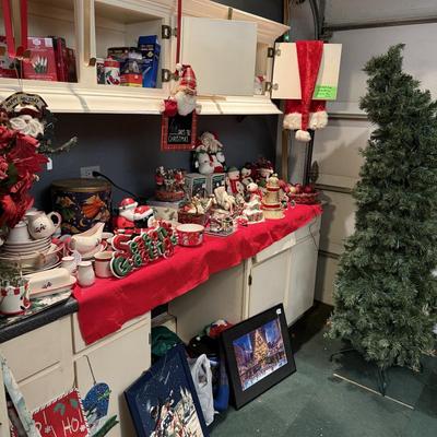 Lot 15: Holiday Selection (left side)