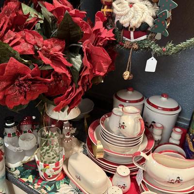 Lot 15: Holiday Selection (left side)