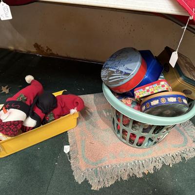 Lot 16: Holiday Selection (against garage door)