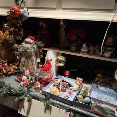 Lot 17: Holiday Selection (right side)