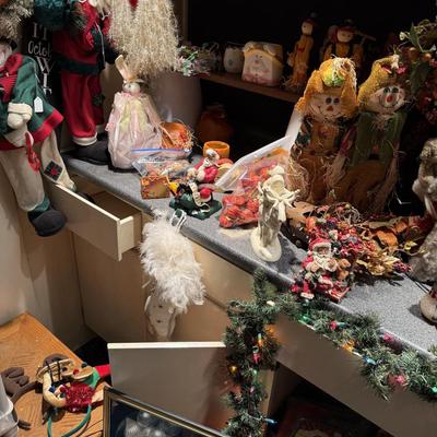 Lot 17: Holiday Selection (right side)