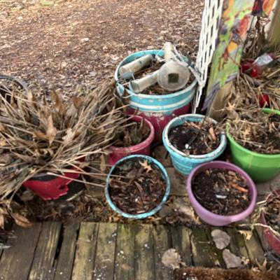 Lot 21: Garden pots & more
