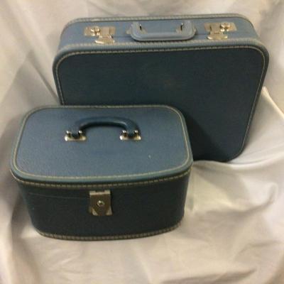 Matching Vintage Suit Case and Makeup Case