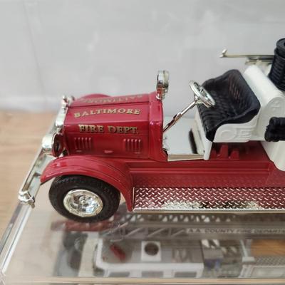 2 Diecast Fire Trucks 1926 Ertl Seagrave , Ladder truck