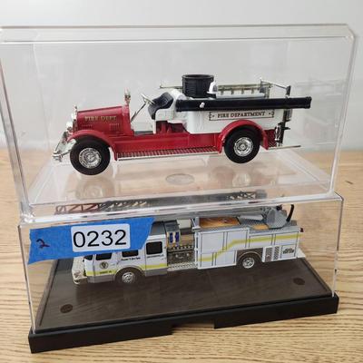 2 Diecast Fire Trucks 1926 Ertl Seagrave , Ladder truck