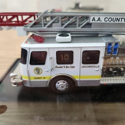 2 Diecast Fire Trucks 1926 Ertl Seagrave , Ladder truck