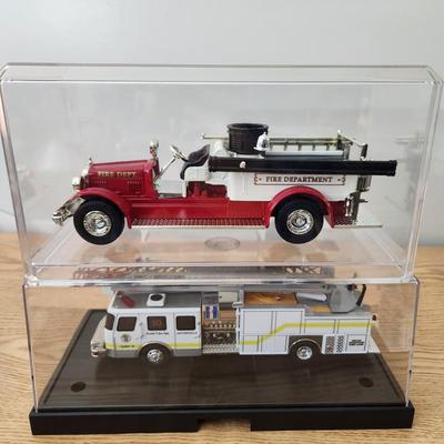2 Diecast Fire Trucks 1926 Ertl Seagrave , Ladder truck