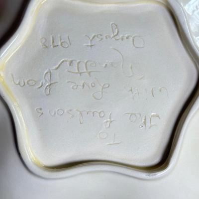 LOT 19D: 1979 Royal Doulton "The Old Balloon Seller" Decorative Plate D6649, 1995 Fitz & Floyd Christmas Cookie Plate,...