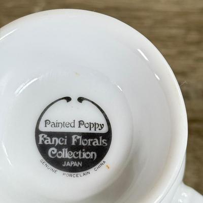 LOT 19D: 1979 Royal Doulton "The Old Balloon Seller" Decorative Plate D6649, 1995 Fitz & Floyd Christmas Cookie Plate,...