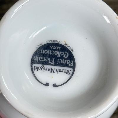 LOT 19D: 1979 Royal Doulton "The Old Balloon Seller" Decorative Plate D6649, 1995 Fitz & Floyd Christmas Cookie Plate,...