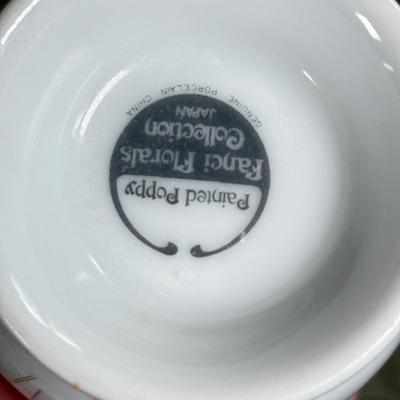 LOT 19D: 1979 Royal Doulton "The Old Balloon Seller" Decorative Plate D6649, 1995 Fitz & Floyd Christmas Cookie Plate,...