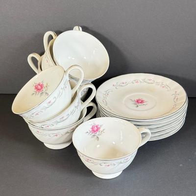 LOT 32D: Royal Swirl Fine China Dish Set