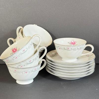 LOT 32D: Royal Swirl Fine China Dish Set
