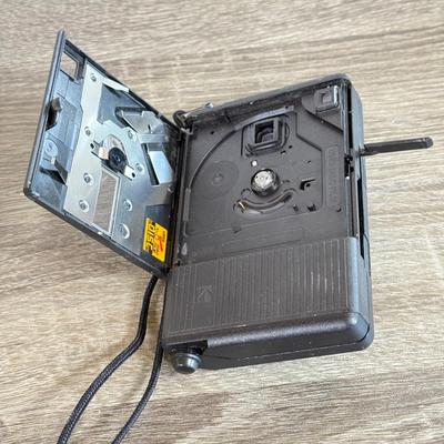 LOT 37D: Vintage Cameras: Kodak Disc 4100 & Minolta ES 35mm Point & Shoot